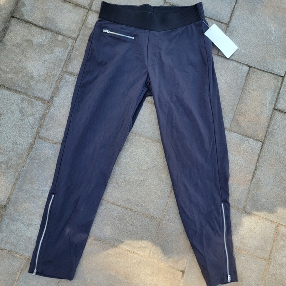 NWT Athleta Mod Trekki Zipper Crop Pant 4 - Picture 2 of 10